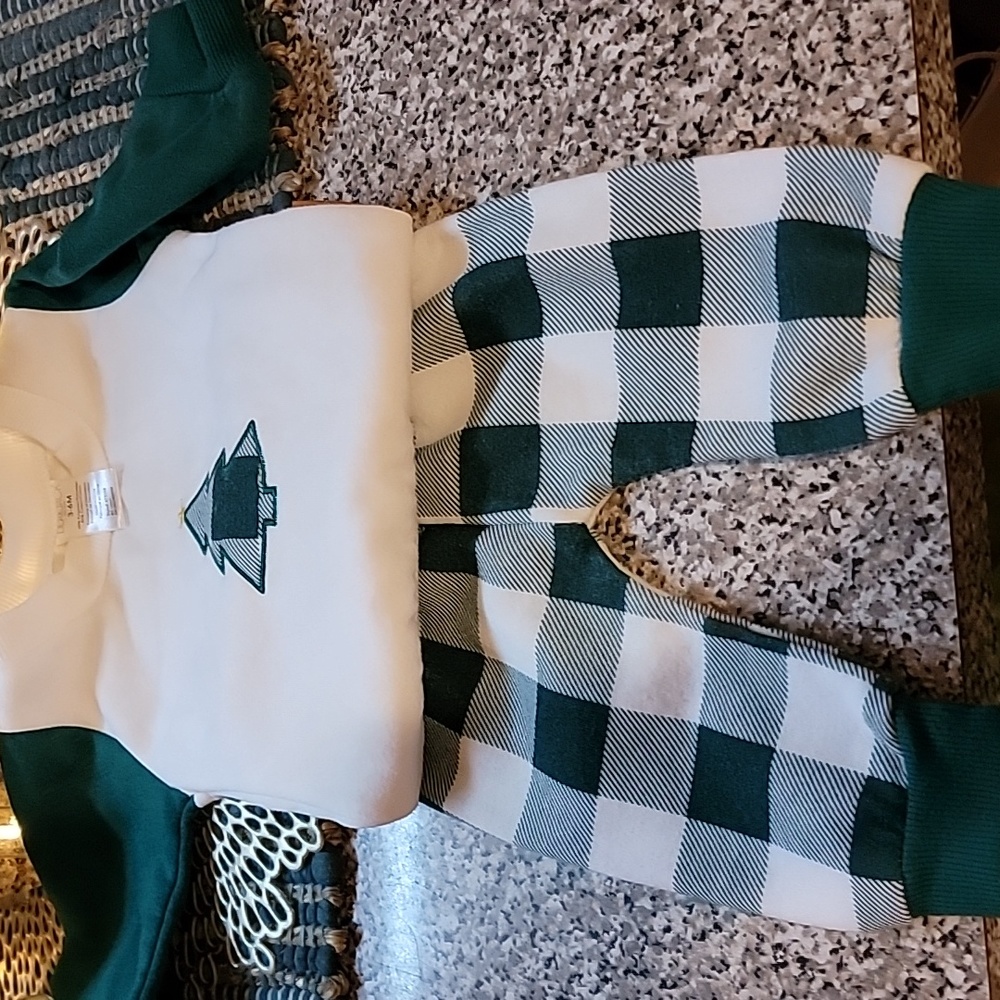 3-6 month old Christmas sweatsuit outfit.